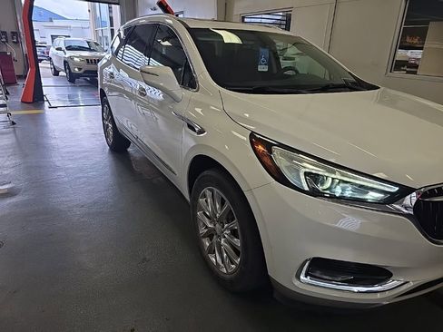 Used 2021 Buick Enclave Essence w/ Sound and Sites Package FWD image 1