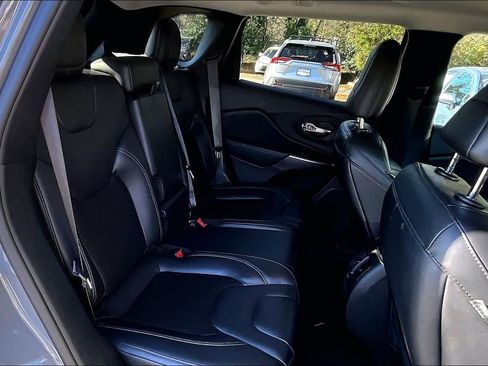 Used 2021 Jeep Cherokee Latitude Plus image 18