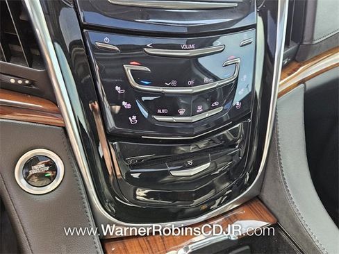 Used 2015 Cadillac Escalade Luxury image 22