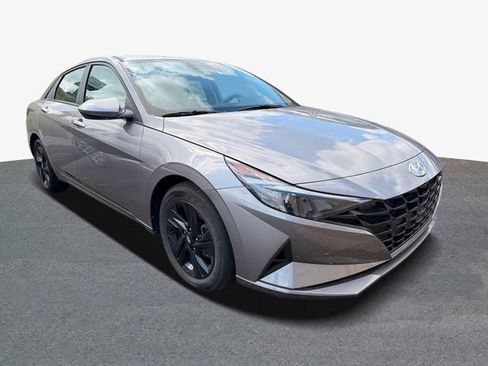 Used 2023 Hyundai Elantra SEL FWD image 4
