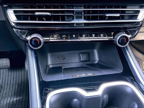Used 2024 Chevrolet Traverse Z71 w/ LPO, Floor Liner Package AWD/4WD image 12
