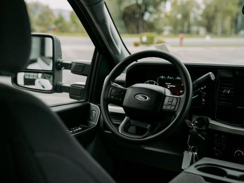 Used 2024 Ford F350 XLT image 11