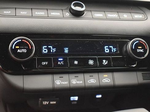 Used 2025 Hyundai Elantra SEL image 16