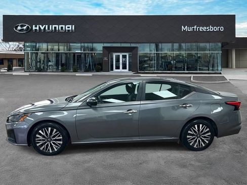 Used 2025 Nissan Altima 2.5 SV FWD image 8