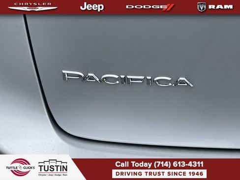 New 2026 Chrysler Pacifica Select FWD image 8