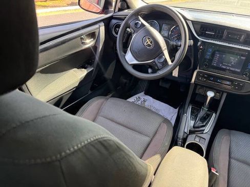 Used 2018 Toyota Corolla LE image 17