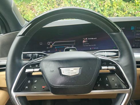 Used 2025 Cadillac Escalade IQ Luxury 2 AWD/4WD image 19