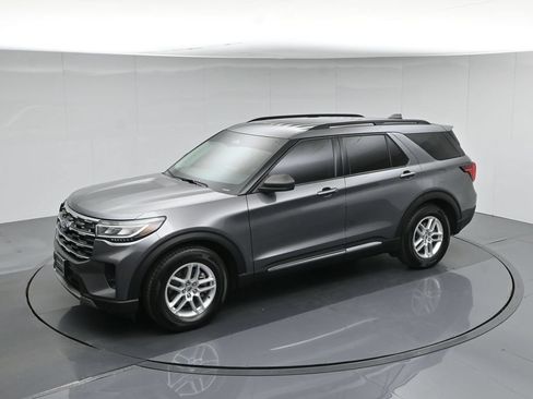 Certified 2025 Ford Explorer Active RWD image 44