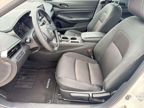 Used 2025 Nissan Altima 2.5 S FWD image 5