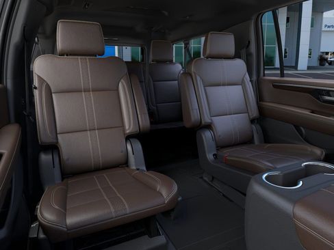 New 2026 Chevrolet Suburban High Country AWD/4WD image 17