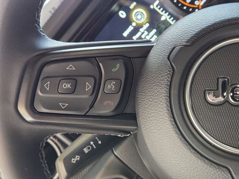 Used 2025 Jeep Wrangler Unlimited Rubicon image 17