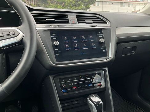 Used 2023 Volkswagen Tiguan SE w/ Panoramic Sunroof Package AWD/4WD image 18