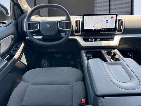 Used 2025 Ford Expedition Active RWD image 18