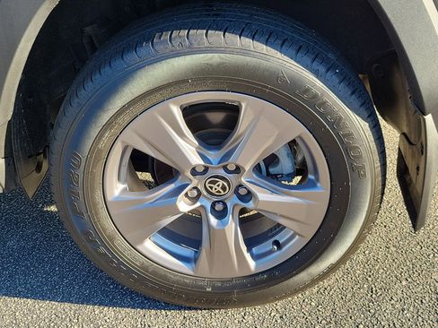 Used 2024 Toyota RAV4 XLE image 9