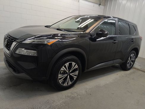 Used 2022 Nissan Rogue SV FWD image 2