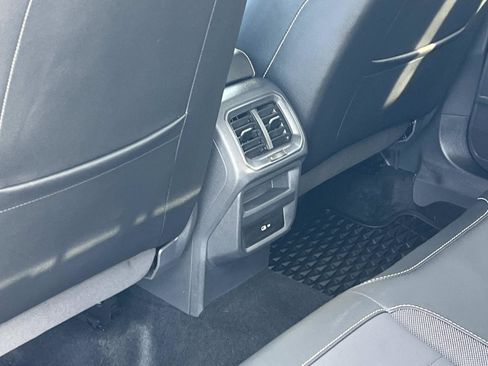 Certified 2022 Volkswagen Taos SE image 21