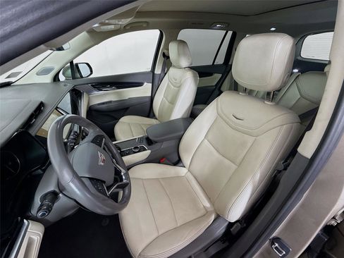 Used 2023 Cadillac XT6 Premium Luxury image 13