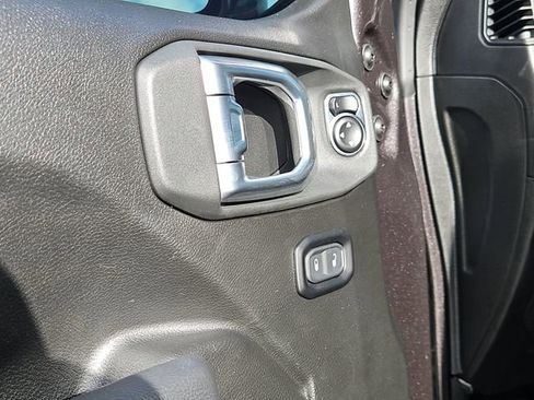 Used 2025 Jeep Wrangler Sport AWD/4WD image 12