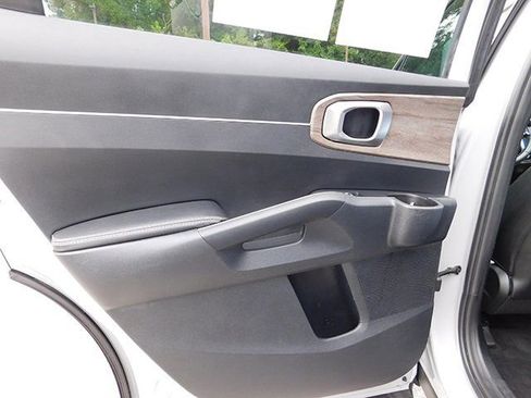 Used 2022 Kia Sorento S w/ Panoramic Sunroof Package image 11