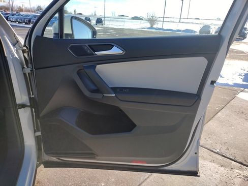 Used 2018 Volkswagen Tiguan SEL image 23