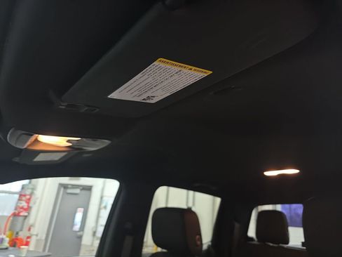 Used 2023 Chevrolet Colorado Trail Boss w/ Technology Package image 32