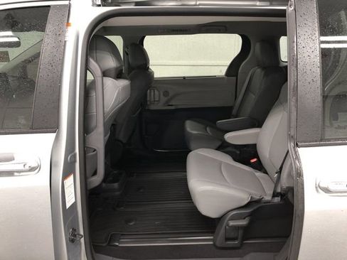 Used 2023 Toyota Sienna XLE AWD/4WD image 26