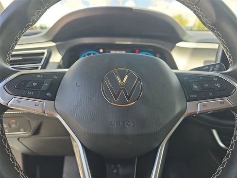Used 2025 Volkswagen Atlas Cross Sport SE FWD image 24