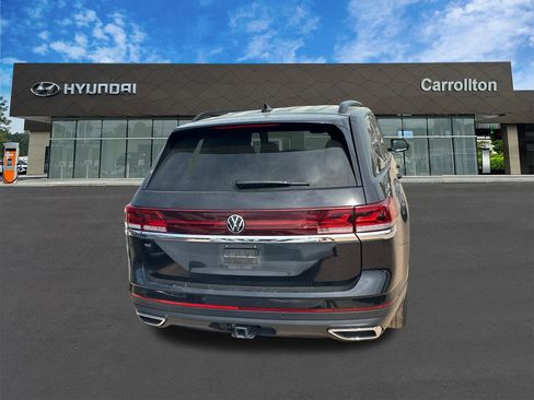 Used 2025 Volkswagen Atlas SE image 6