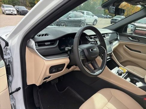 New 2025 Jeep Grand Cherokee Limited w/ Trailer Tow Package image 11