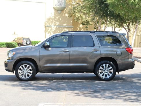 Used 2013 Toyota Sequoia Platinum RWD image 4