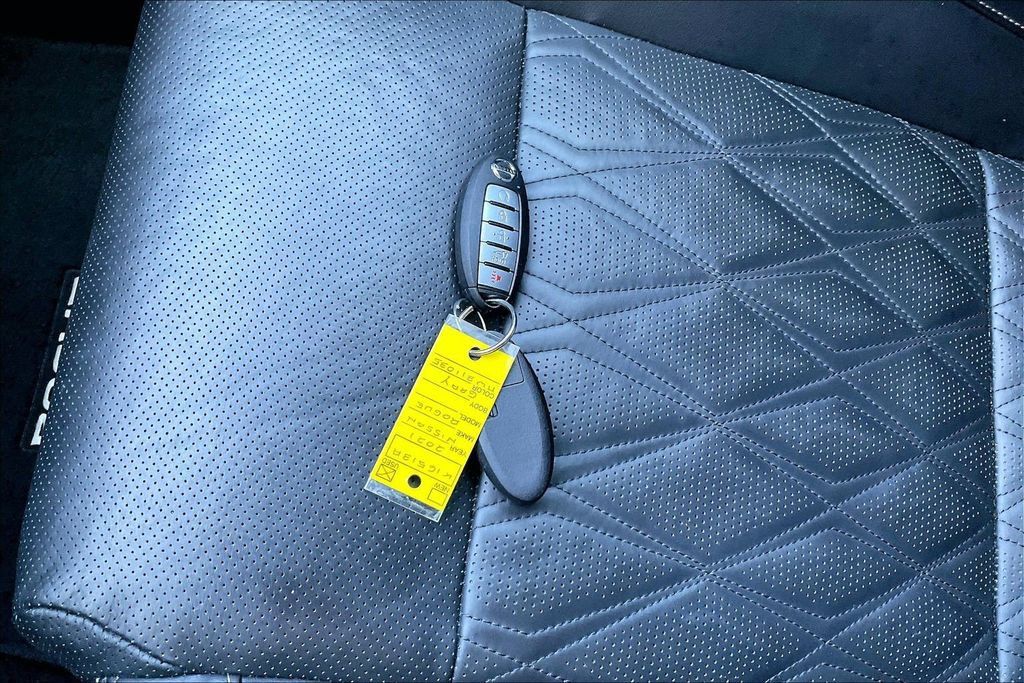 Used 2021 Nissan Rogue Platinum AWD/4WD image 11