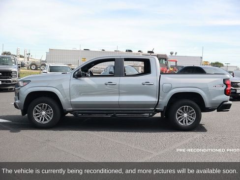 Used 2023 Chevrolet Colorado LT image 2