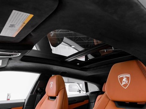 Used 2025 Lamborghini Urus SE image 9