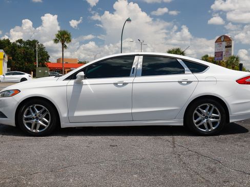 Used 2016 Ford Fusion SE FWD image 4