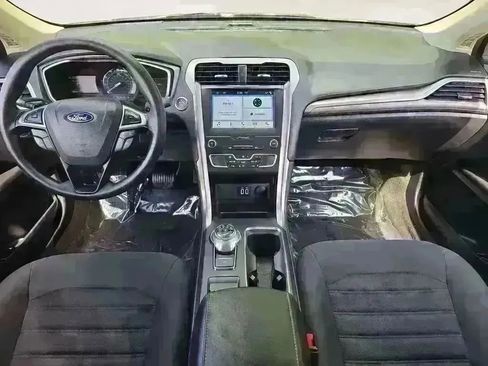 Used 2019 Ford Fusion SE image 10