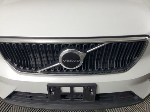 Used 2023 Volvo XC40 B5 Core w/ Climate Package image 10