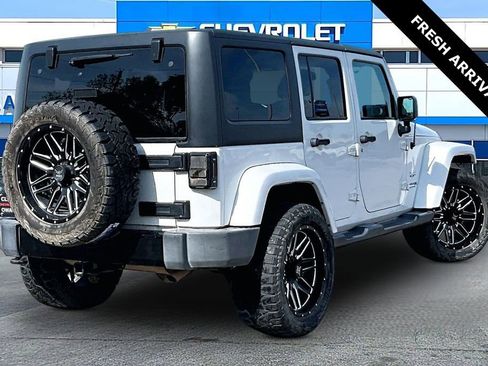 Used 2018 Jeep Wrangler Unlimited Sahara w/ Connectivity Group AWD/4WD image 18