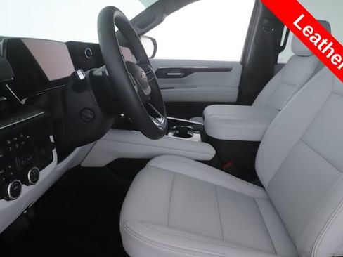 Used 2026 Chevrolet Suburban Premier w/ Sun And Tow Package AWD/4WD image 16