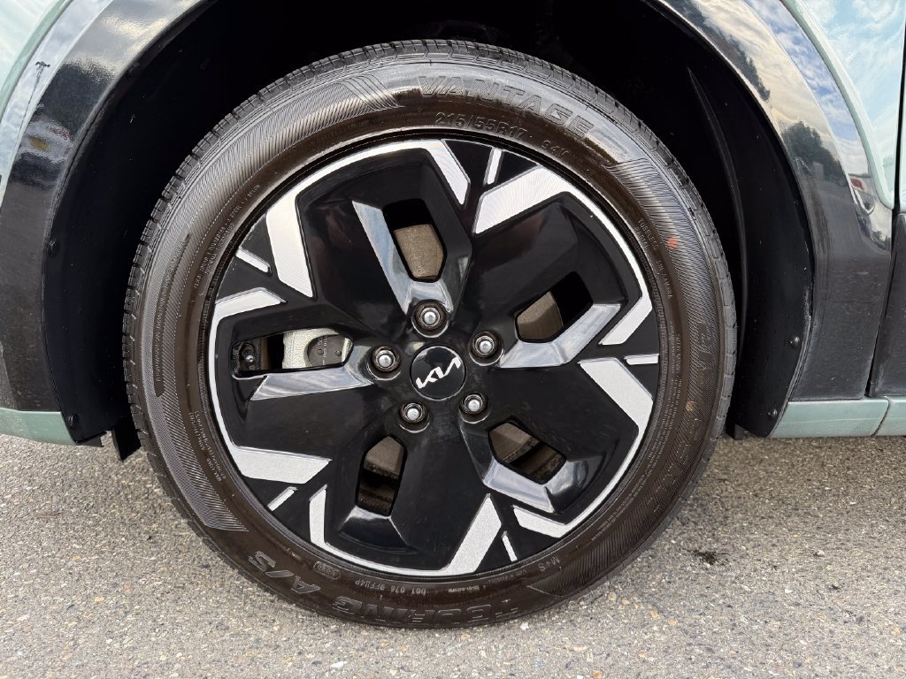 Used 2023 Kia Niro Wind w/ Wind Preserve Package FWD image 9