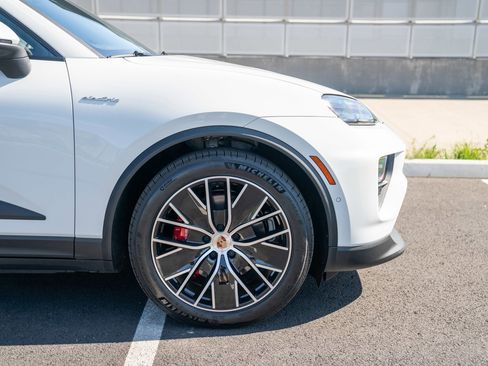 Used 2025 Porsche Macan 4S Electric AWD/4WD image 9