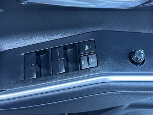 Used 2023 Toyota Highlander XLE image 11