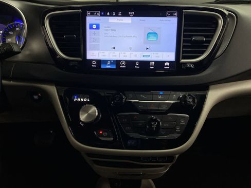 Used 2024 Chrysler Pacifica Touring-L FWD image 24
