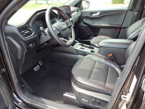 Used 2024 Ford Escape ST-Line w/ Tech Pack #1 AWD/4WD image 10