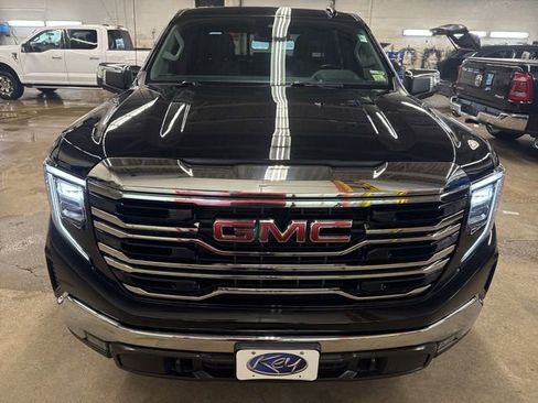 Used 2023 GMC Sierra 1500 SLT w/ SLT Convenience Package AWD/4WD image 2