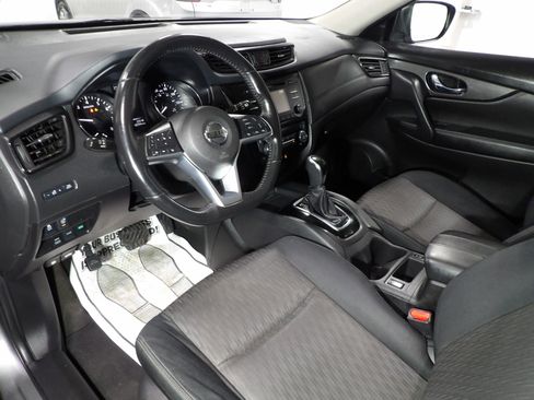 Used 2017 Nissan Rogue SV image 9