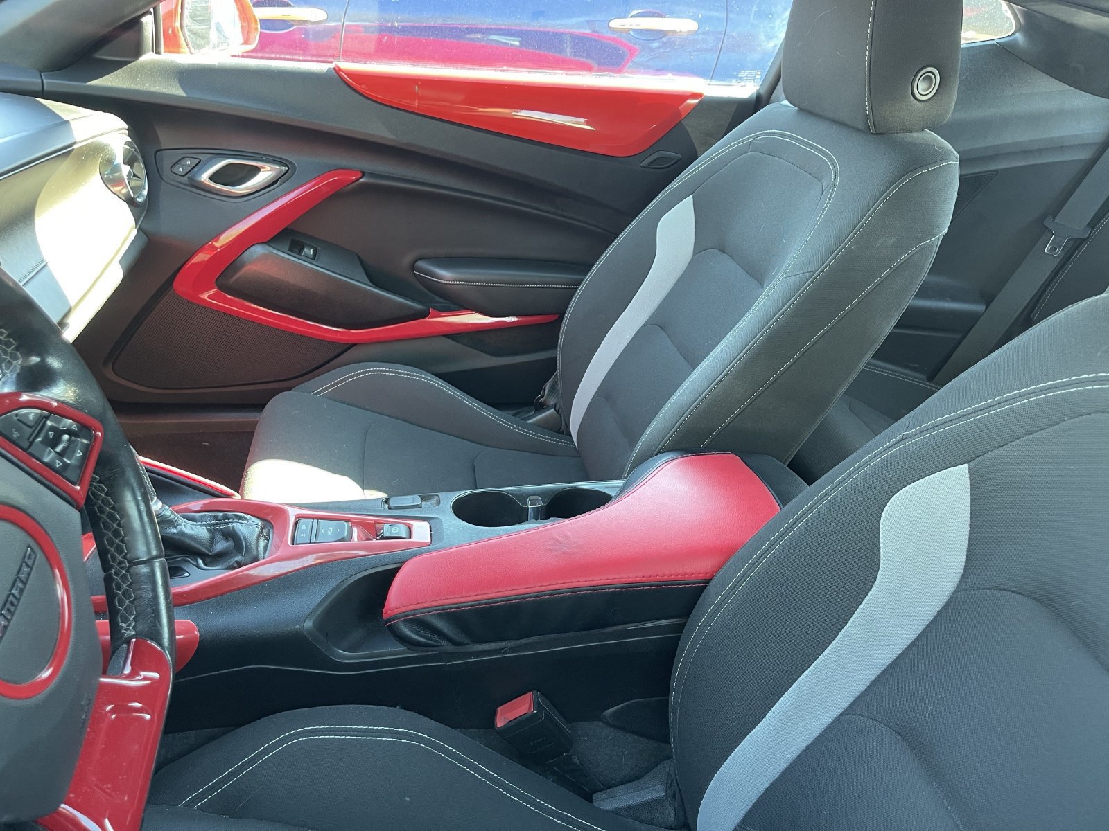 Used 2020 Chevrolet Camaro LT RWD image 9