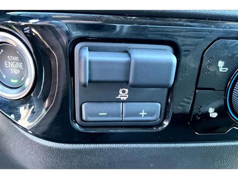 Used 2025 Chevrolet Silverado 2500 LT w/ Safety Package AWD/4WD image 16
