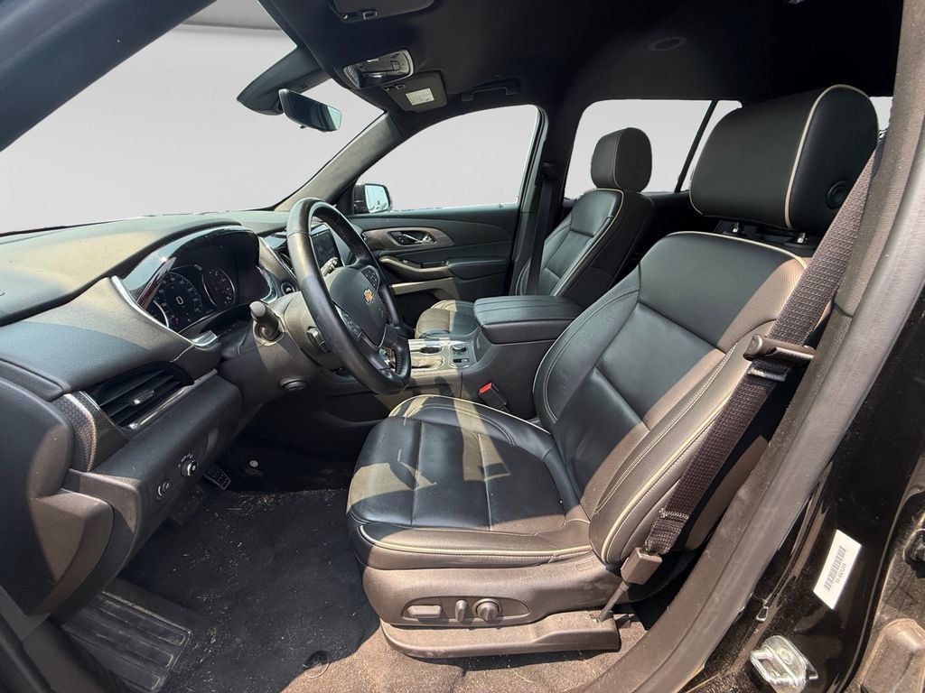 Used 2023 Chevrolet Traverse Premier AWD/4WD image 16