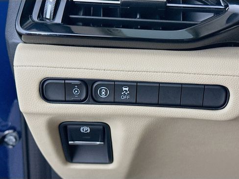 Used 2023 Acura MDX SH-AWD image 17