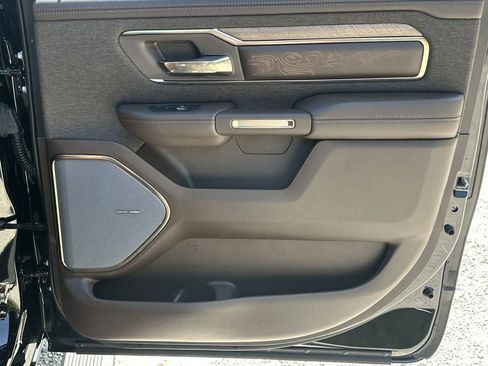 Used 2025 RAM 1500 Limited AWD/4WD image 17